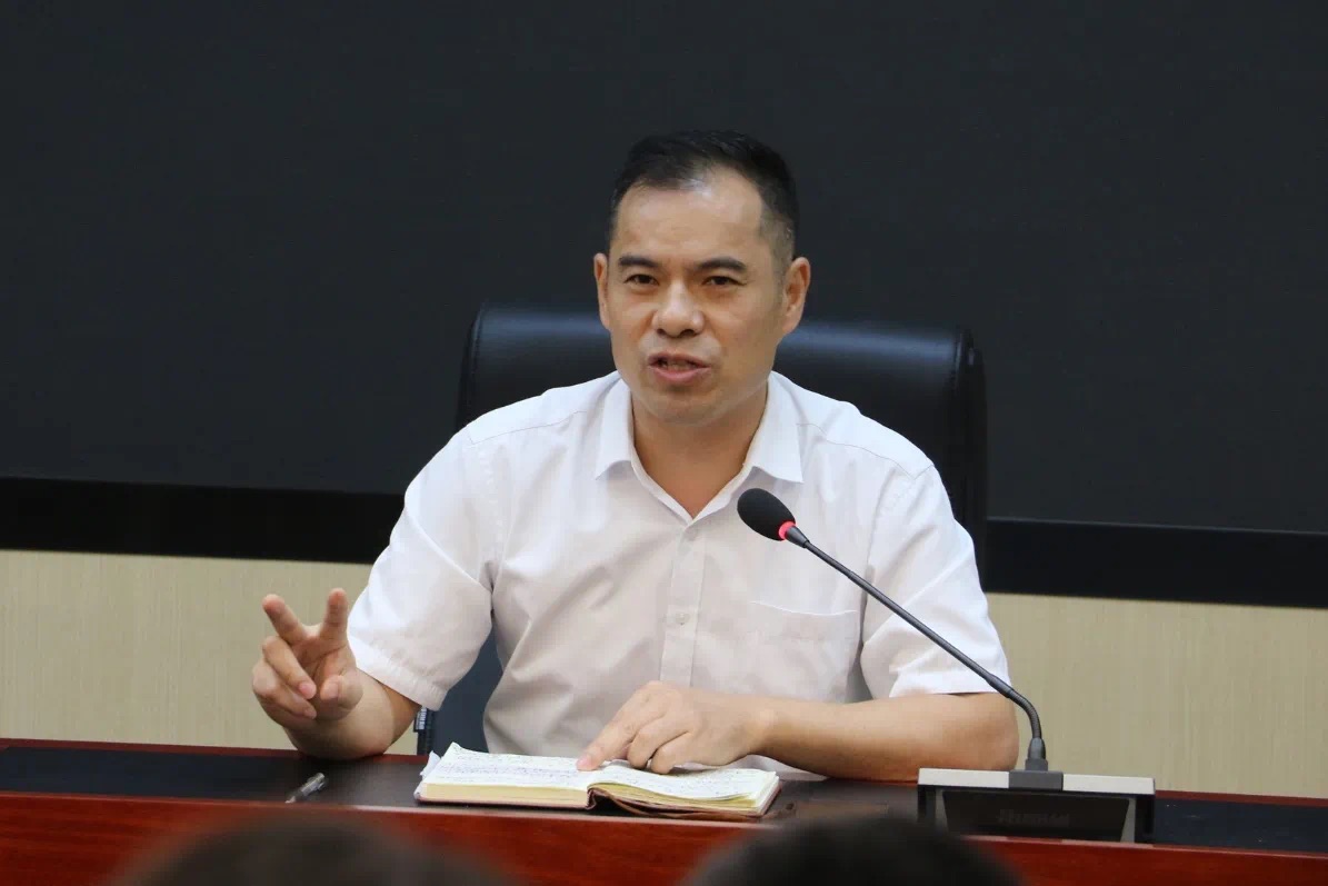  p data-id="sdrjzgjjplqr">叶华维,现任四川省内江一中副校长. /p>