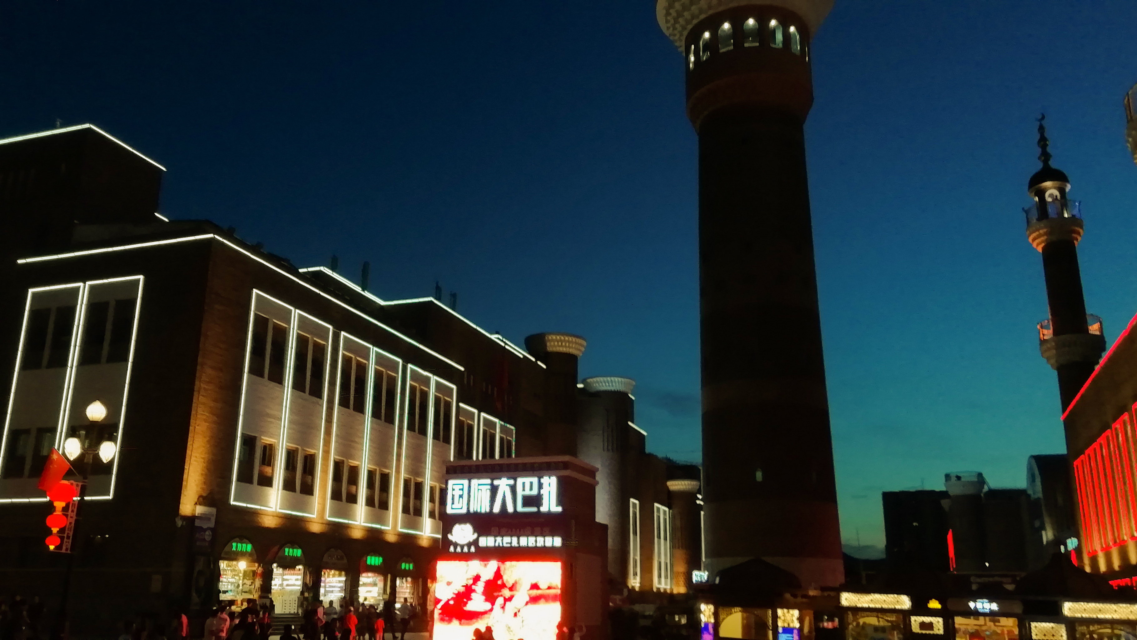  p>新疆国际大巴扎(英语:xinjiang international grand bazaar),于