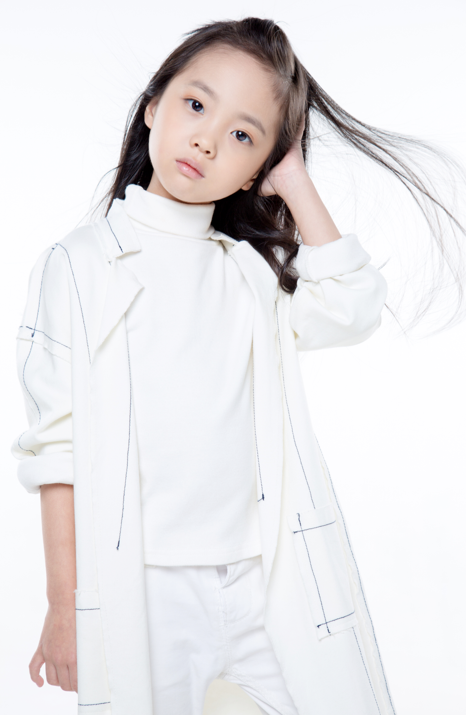  p>李依宸,2011年2月21日出生于陕西省西安市,中国女演员,模特.