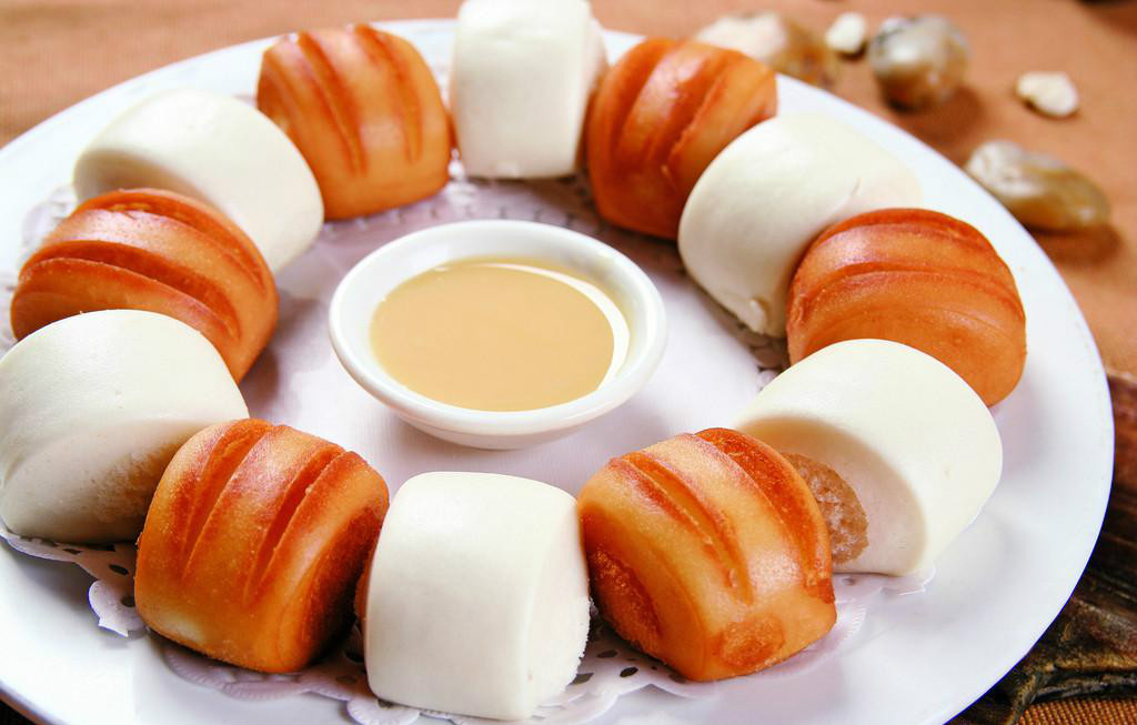  p>金银馒头是一道美味可口的传统名点,属于鲁菜系.