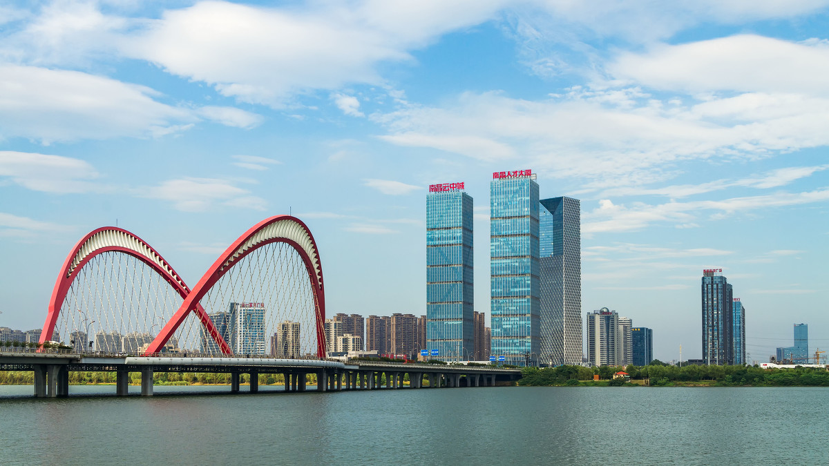 ">南昌市 /a>境内连接青山湖区与南昌县的过湖通道,位于艾溪湖之