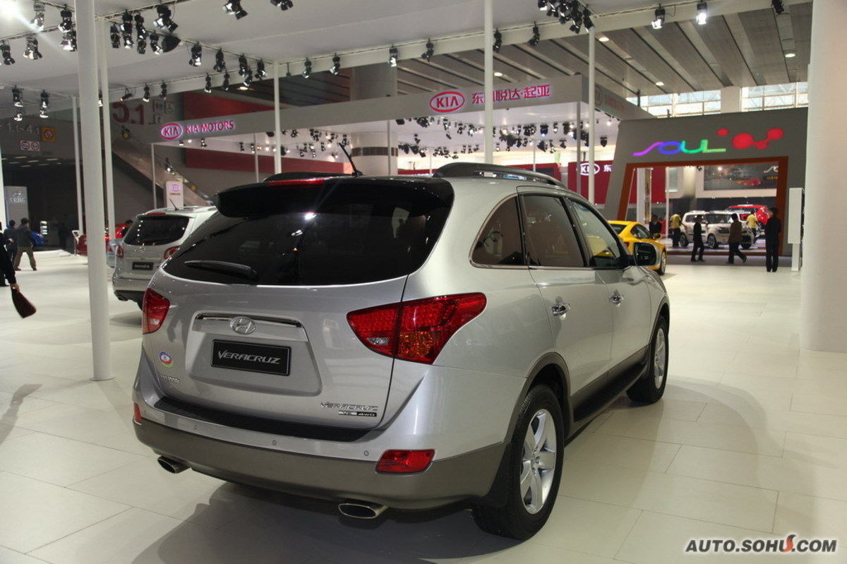  p>现代维拉克斯是一辆进口汽车,该车外观整体线条圆润,柔和,综合油耗