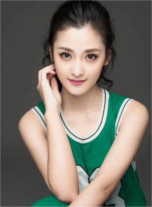  p>肖婷佳,出生于湖南邵阳,毕业于 a target="_blank" href="/item