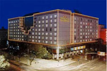  p>北京国际艺苑皇冠假日酒店,360间/套客房,风格迥异的多元餐厅,酒吧