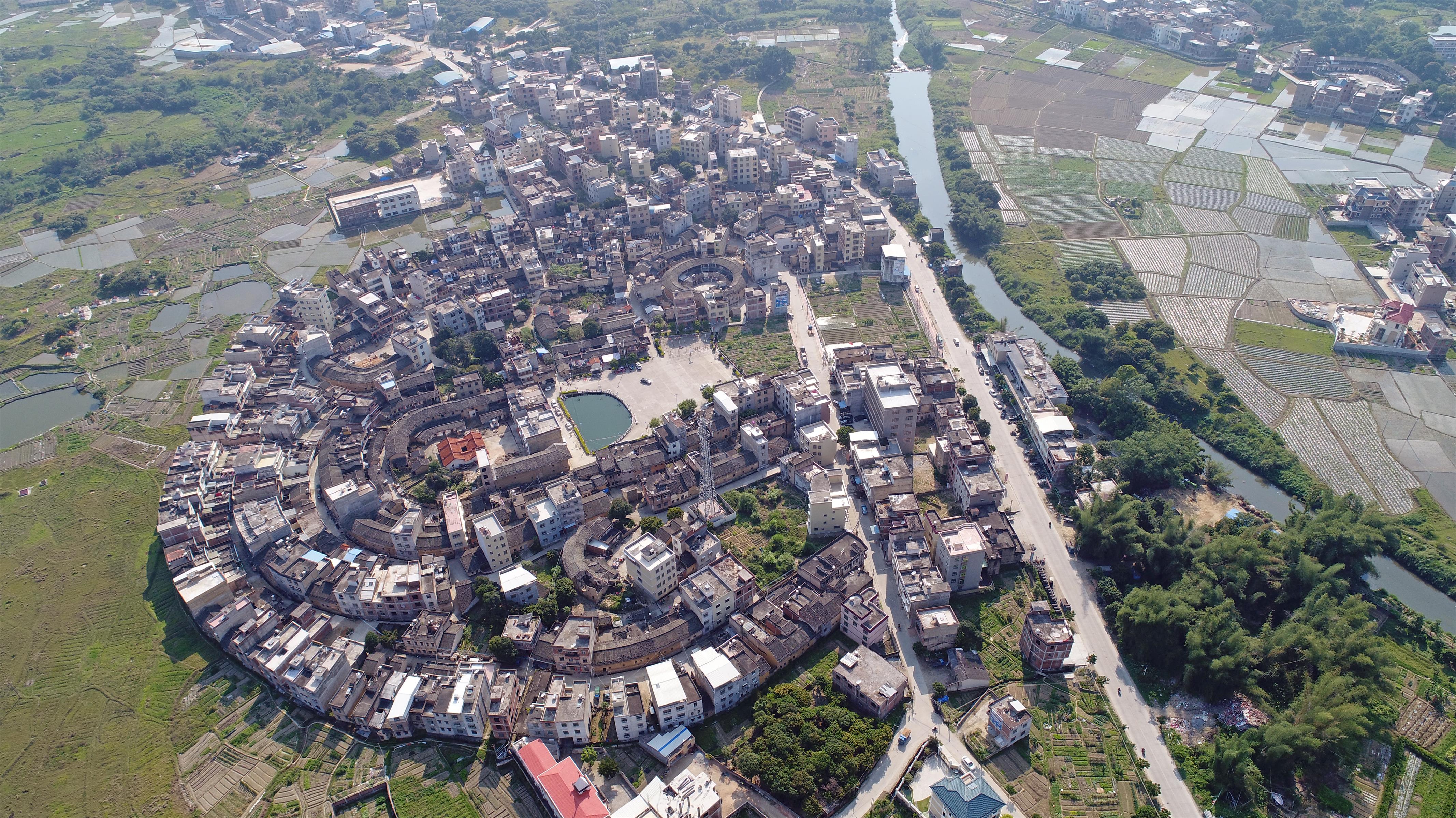  p>陈本村隶属广东省潮州市饶平县饶洋镇,是饶平北部山区自然村之一