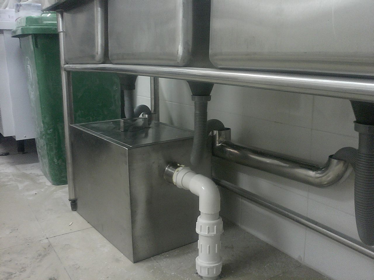  p data-id="go19vas4k7">油水分离器是一种装置,分为 a target="