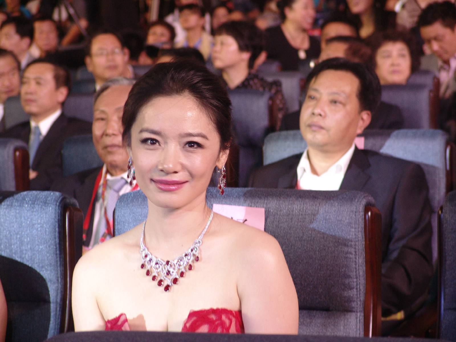 杨静儿