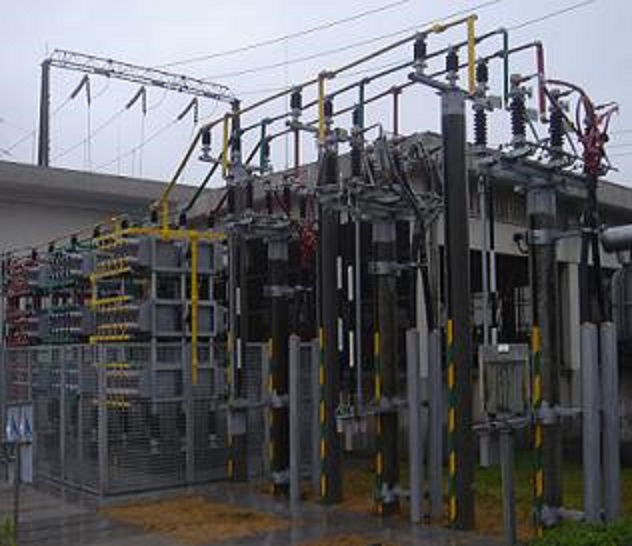 href="#" data-lemmaid="3512860">无功补偿装置 /a>通过串联的方式