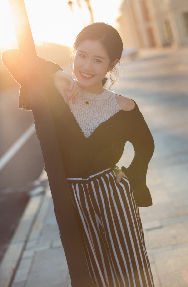 ">白鸽,1987年10月7日出生于中国内蒙古自治区通辽市,中国内地女演员