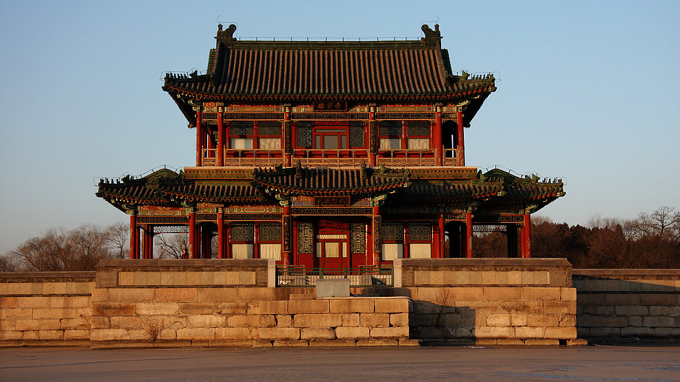 dbwc">景明楼位于北京 a target="_blank" href="/item/颐和园/63458"