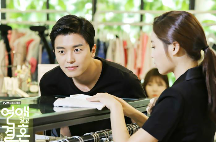  p>延宇振(         )1984年7月5日出生于韩国江原道江陵市,韩国男