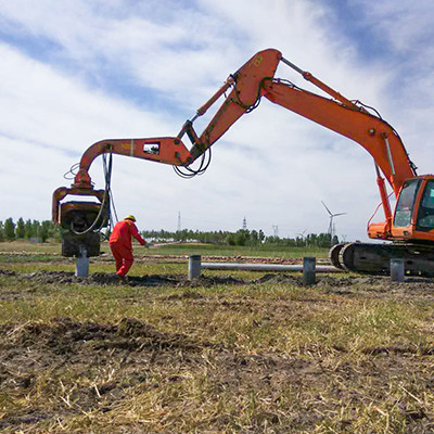  p data-id="gnvf62v5vh">液压锤属于冲击式打桩锤,按其 a target="