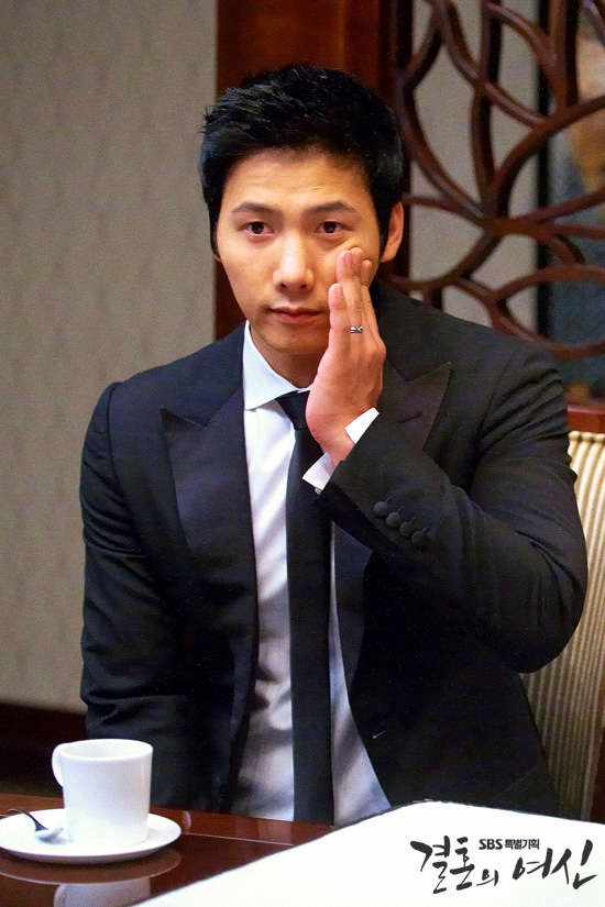 pec">李尚禹(         , lee sang woo),1980年2月13日出生于韩国首尔