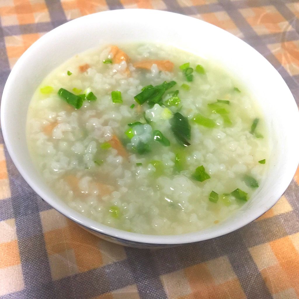  p>蔬菜肉丝白米粥,这款粥即清淡又有营养,很适合早餐呦. /p>