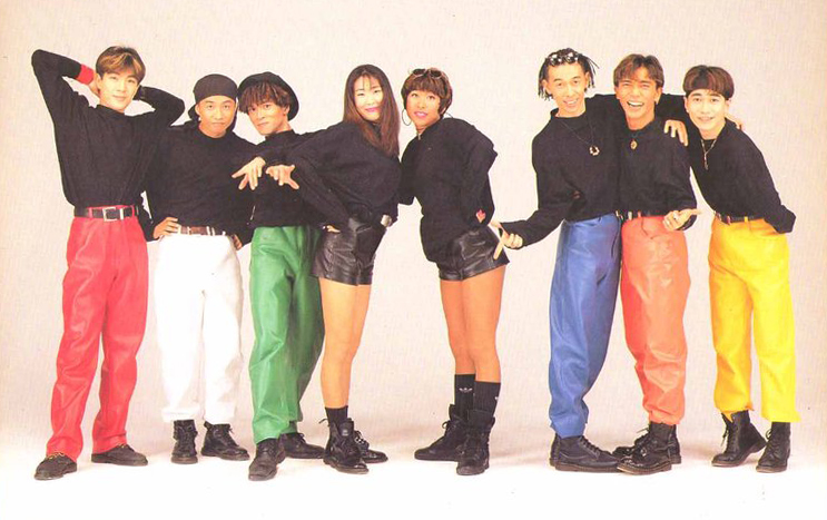 为dancers的缩写,成员为6名男性2名女性,为当时的