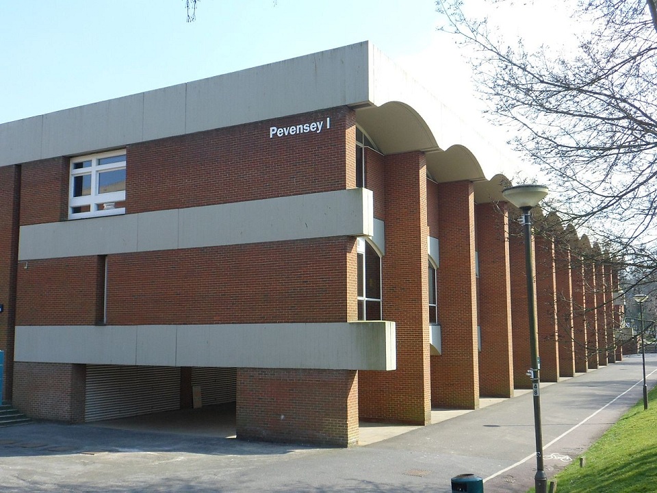  p>萨塞克斯大学(university of sussex),世界领先研究型学府 b>.