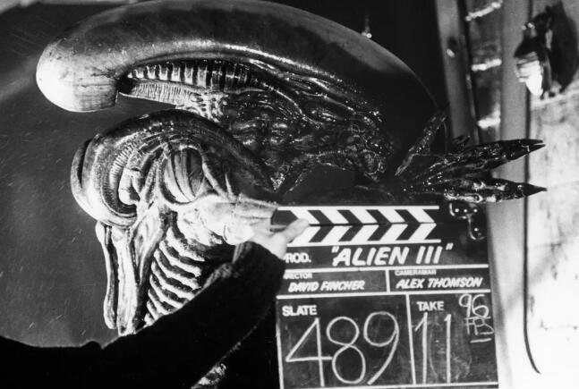  p>《异形3》是由 a href="#" data-lemmaid="8549519">大卫·芬奇 /a