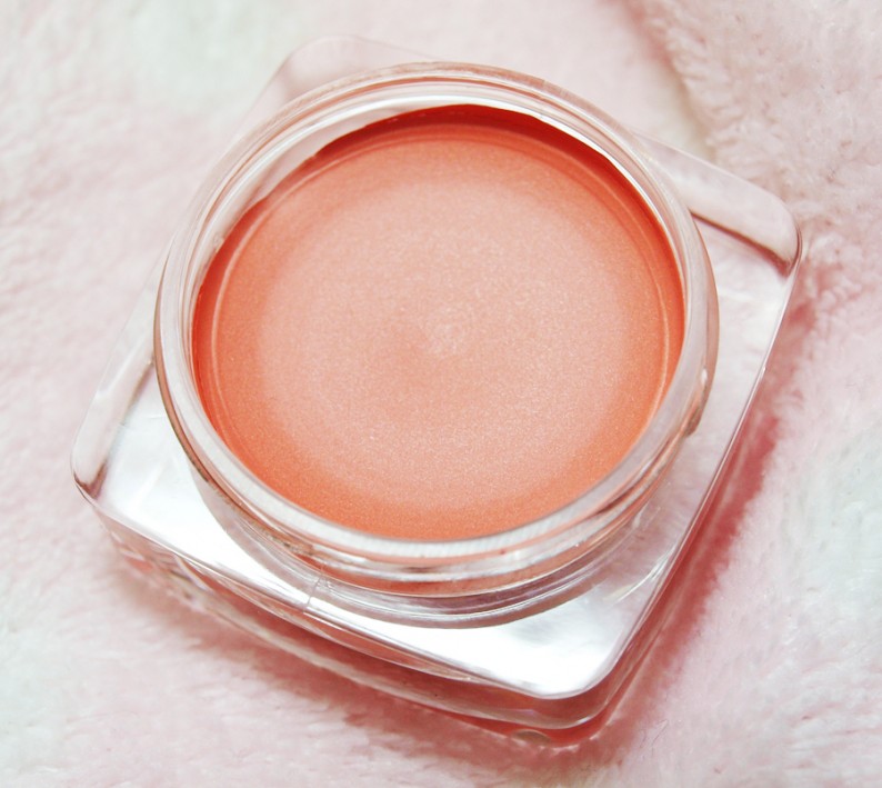  p>珊瑚色(coral)即珊瑚的颜色,大多指一种带有奶油色调的淡粉色. /p>