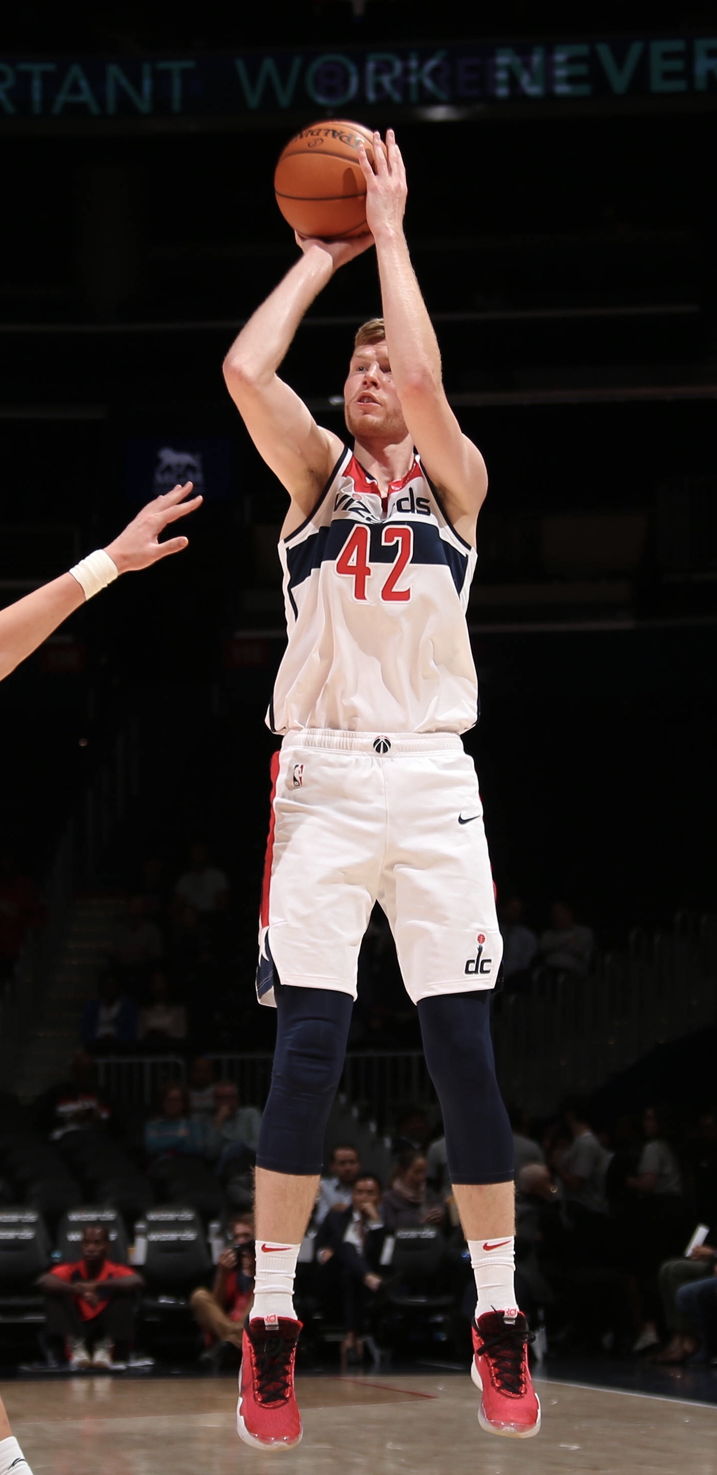  p data-id="gnbs1jqk3x">戴维斯·贝尔坦斯(davis bertans),1992年11