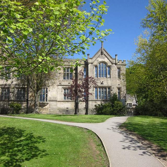谢菲尔德哈勒姆大学