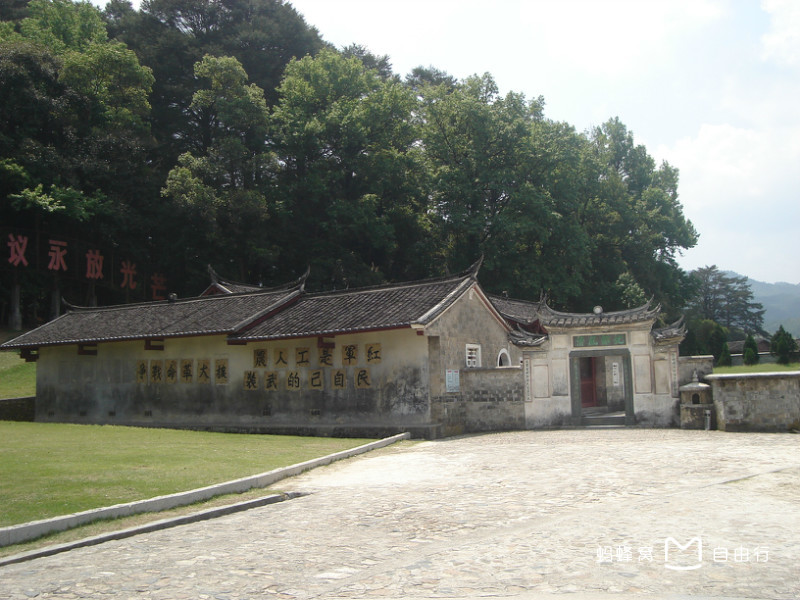  p>古田会议会址,原为"廖氏宗祠",又名"万源祠".