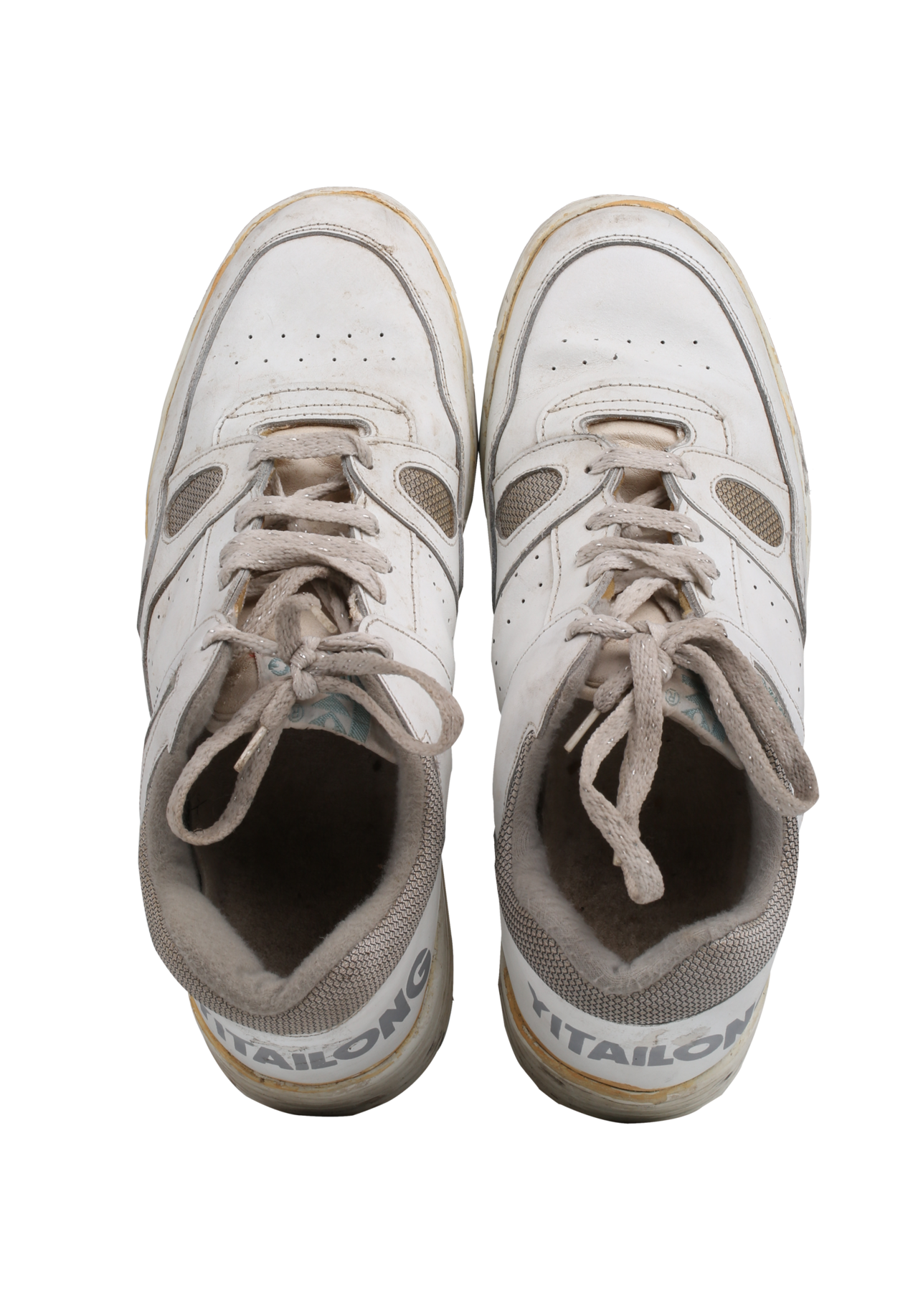 孔繁森穿过的旅游鞋