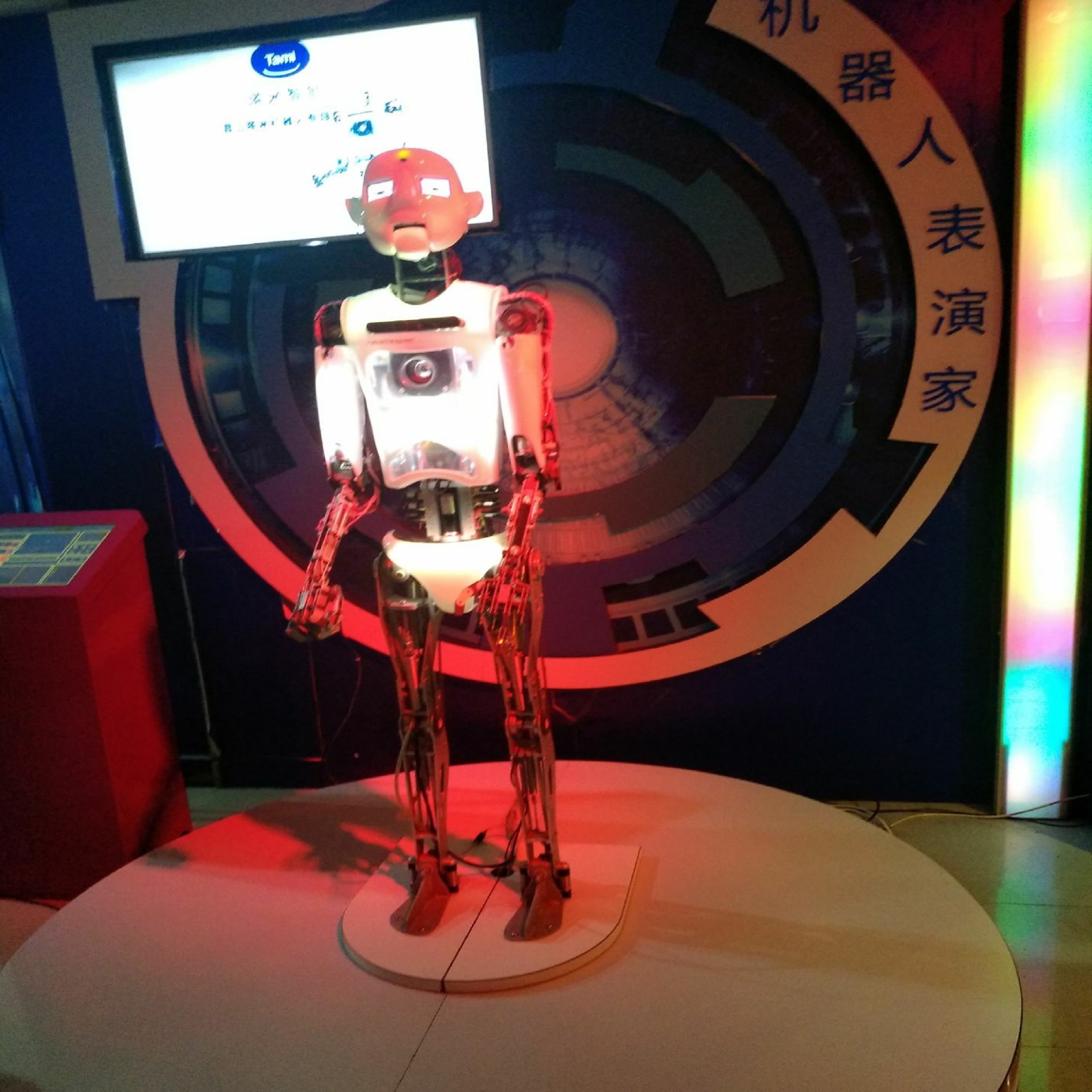  p>福建省科技馆位于福州市中心的 a target="_blank" href="/item/于