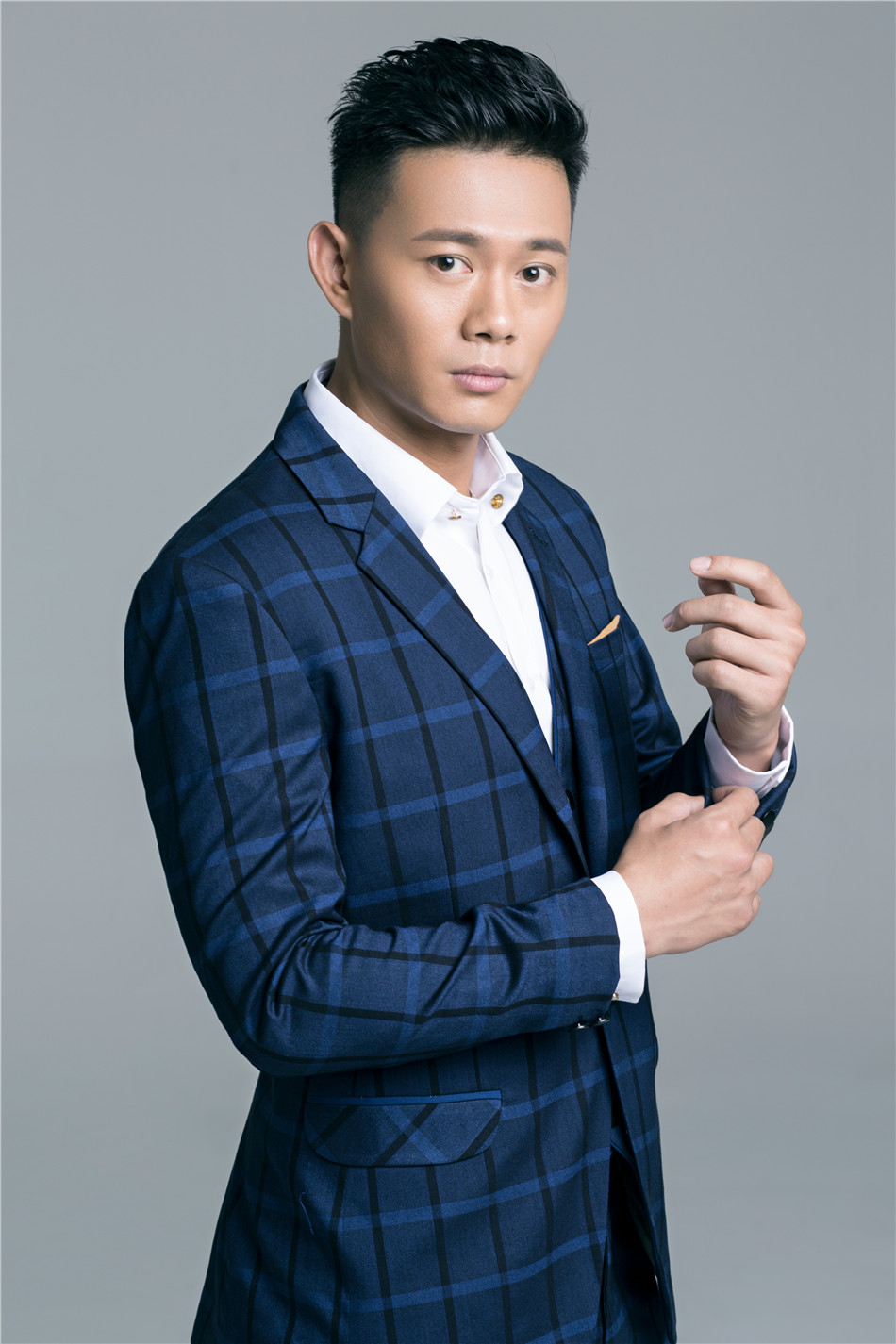 1983年12月21日出生于辽宁省沈阳市,中国内地影视男演员,毕业于 a