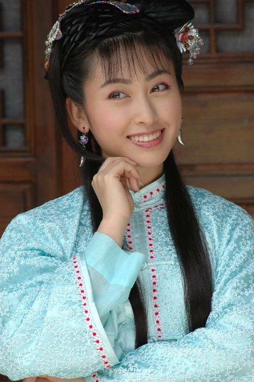  p>法提麦·雅琦 i>(原名王雅琦) /i>,1982年10月6日出生于北京,毕业