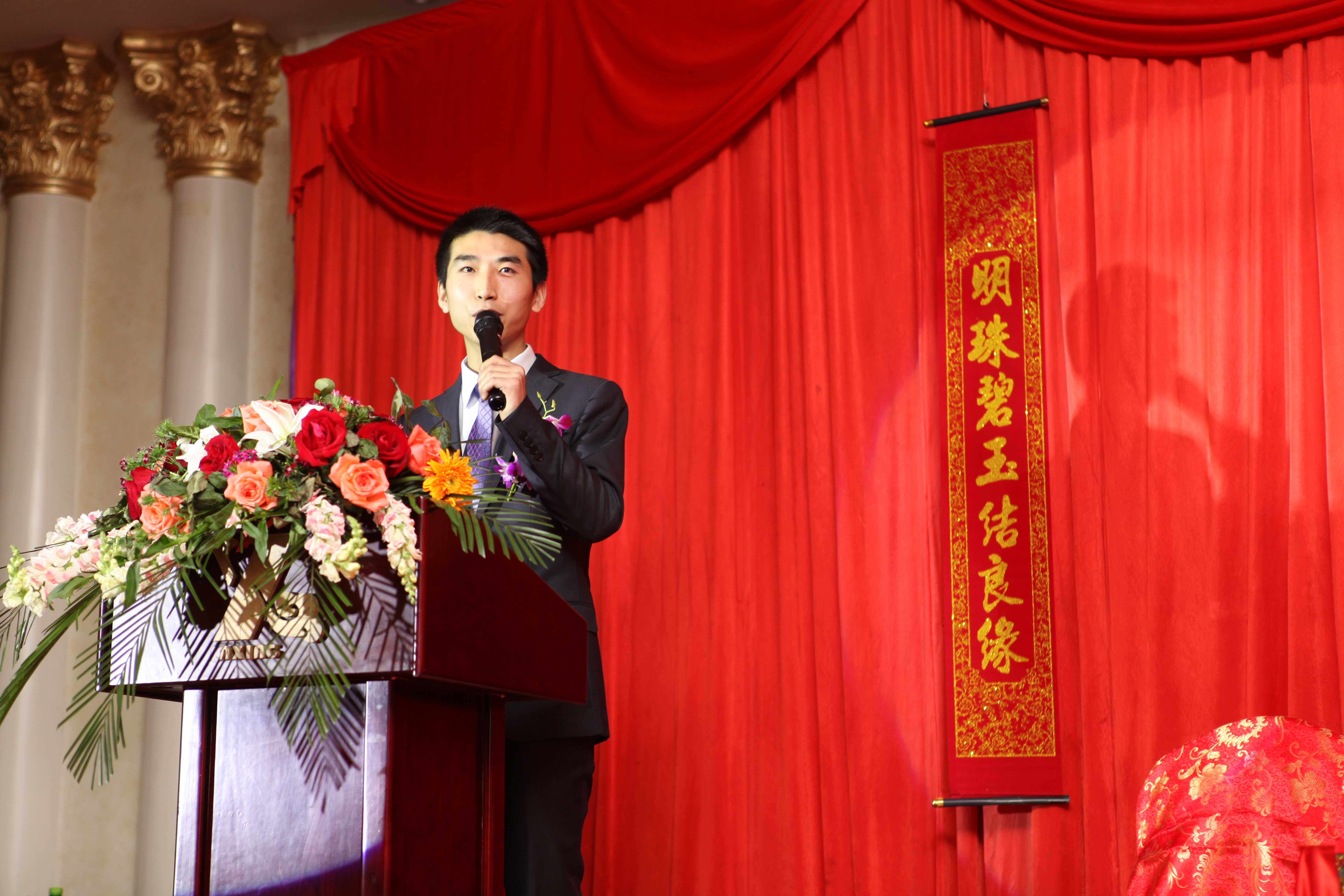 1986年11月出生,中国著名婚礼主持人及婚礼主持人导师,毕业于 a