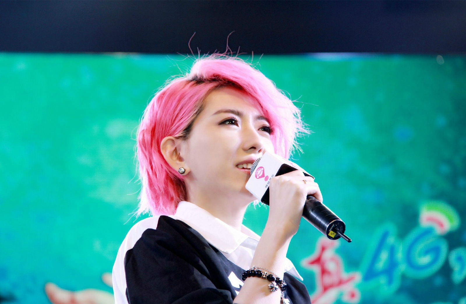 中国流行原创女歌手,演员,毕业于 a target="_blank" href="/item