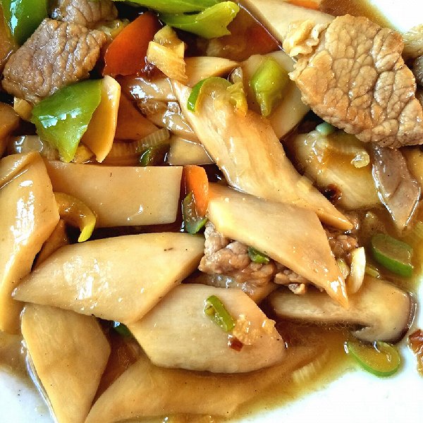 "418424">杏鲍菇 /a>炒肉是一道简单的家常美食,制作原料主要有杏鲍菇