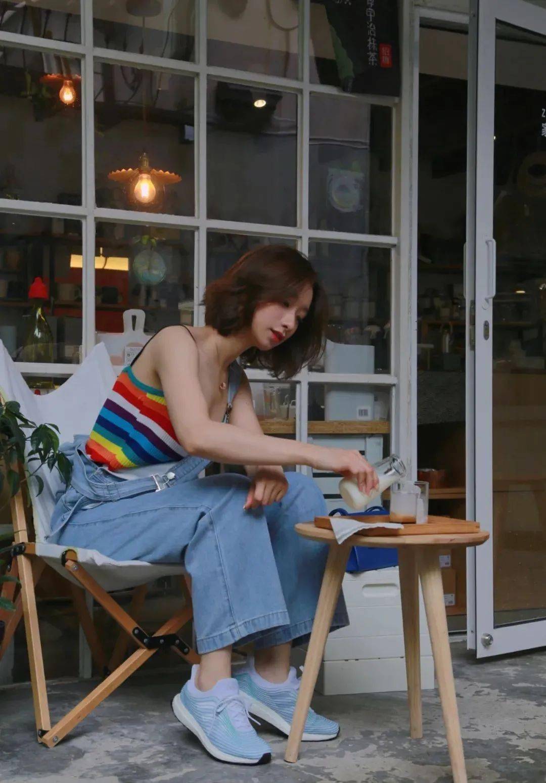  p>巢怡雯,女,毕业于 a target="_blank" href="/item/上海体育学院