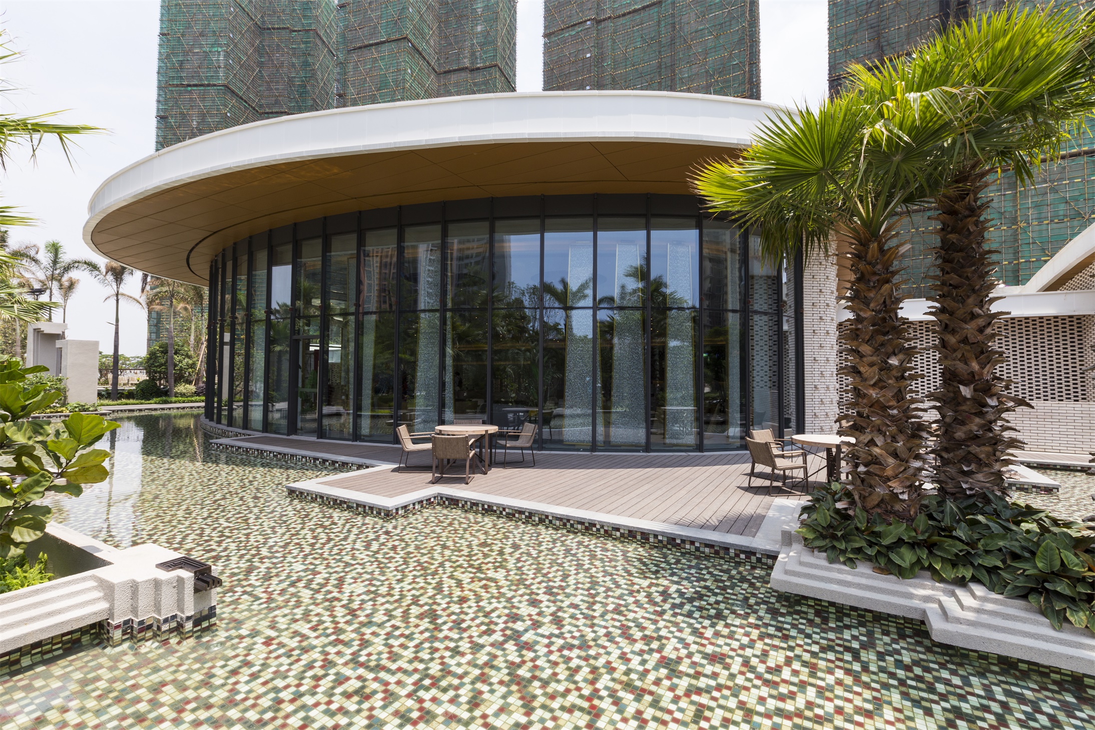 天銮为合景泰富公司的" 品牌线产品".合景天銮则是整个合景