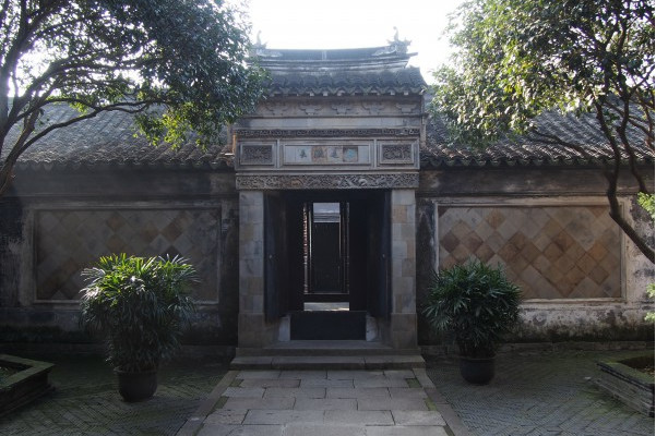 彩衣堂中路砖雕门楼