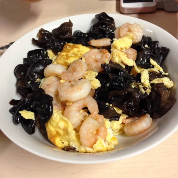 蛋滑虾仁炒木耳