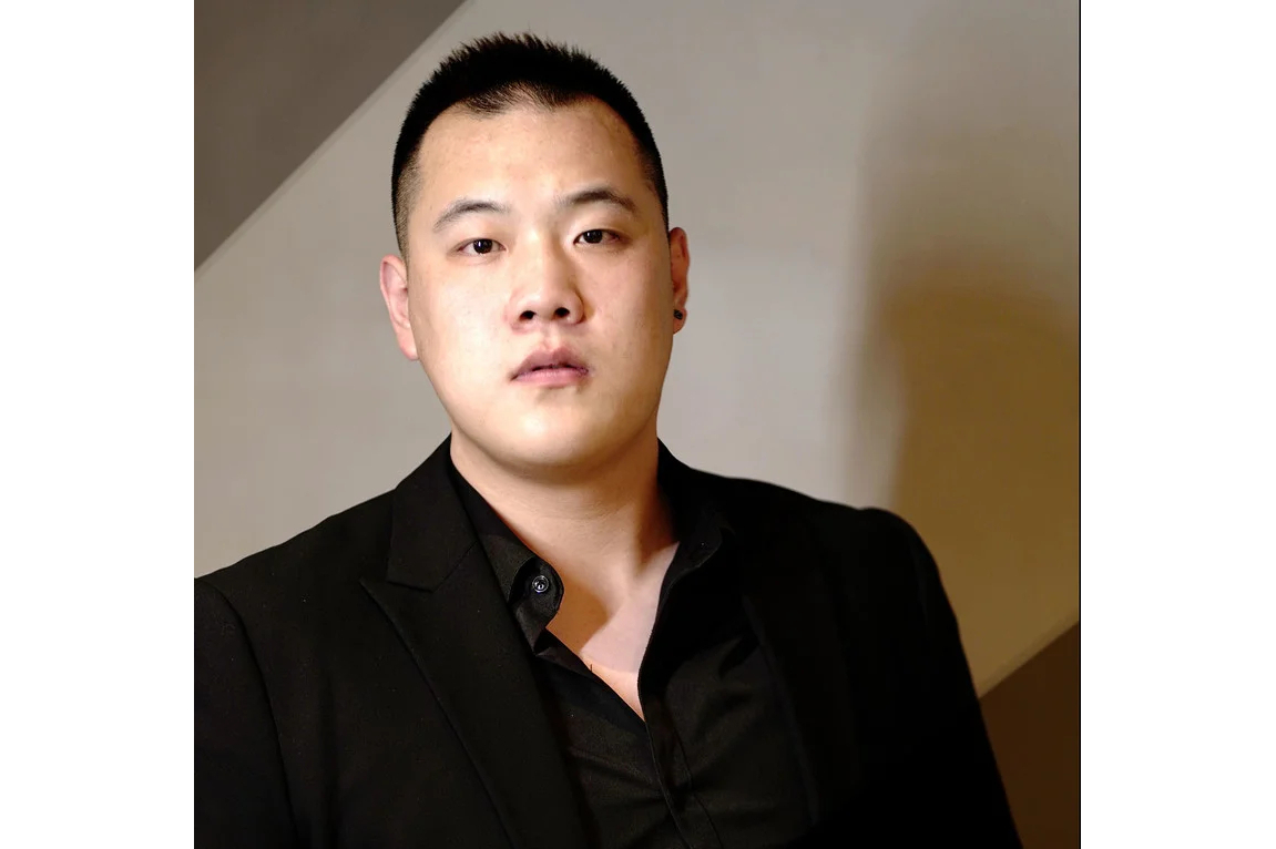 《给你自由让你走》是由张宥伦作词,欧阳尚尚作曲,幽河演唱的歌曲