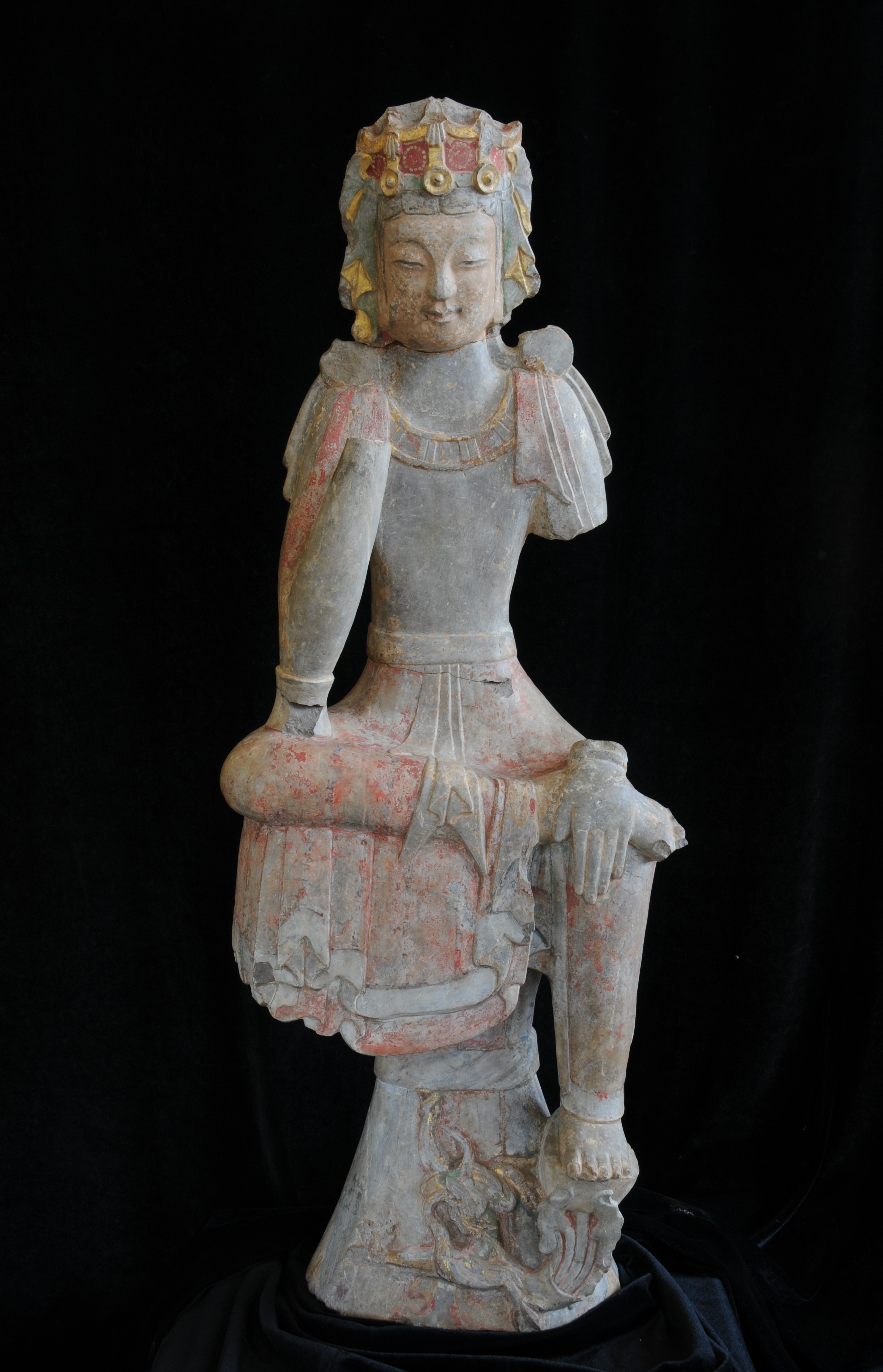 北齐贴金彩绘石雕思惟菩萨像