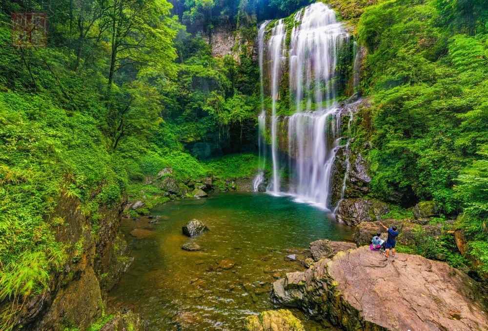 仙人洞天河瀑布
