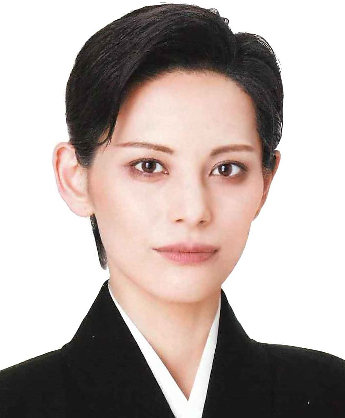 朝美 絢 本名