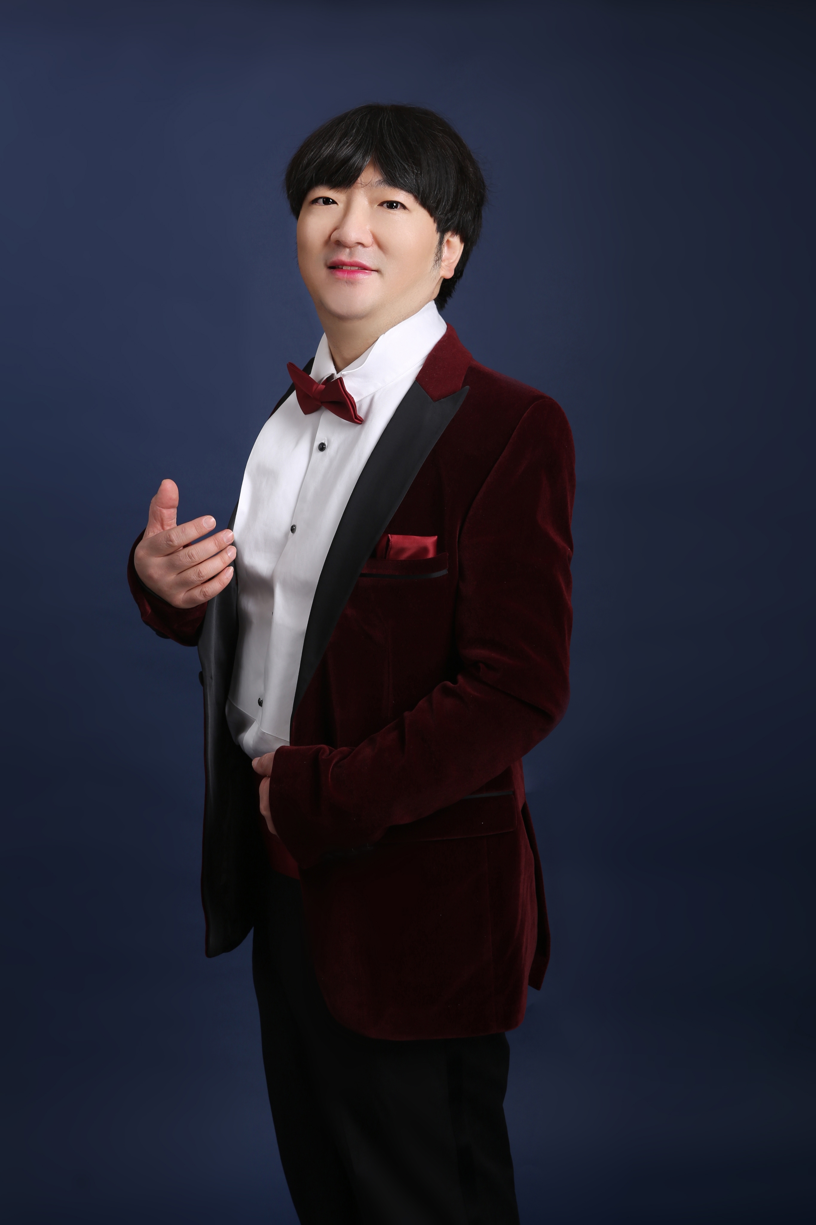 data-ctrid="t40hxfgpaibm">1982年生于北京市,男低音歌手,独唱演员