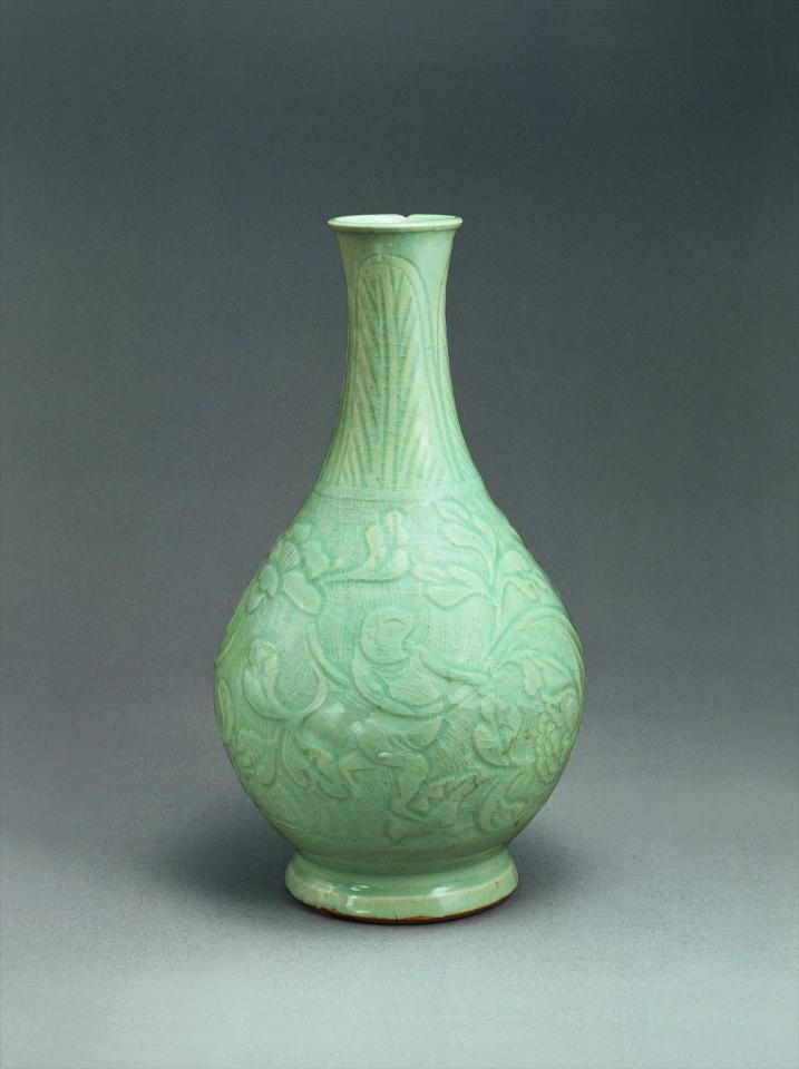 宋青白瓷缠枝牡丹婴戏纹瓷瓶