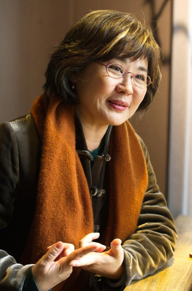 独家专访∣丛珊：90后喜欢《牧马人》让我挺震惊的，没觉得“你要老婆不要”这句台词可笑_百科TA说