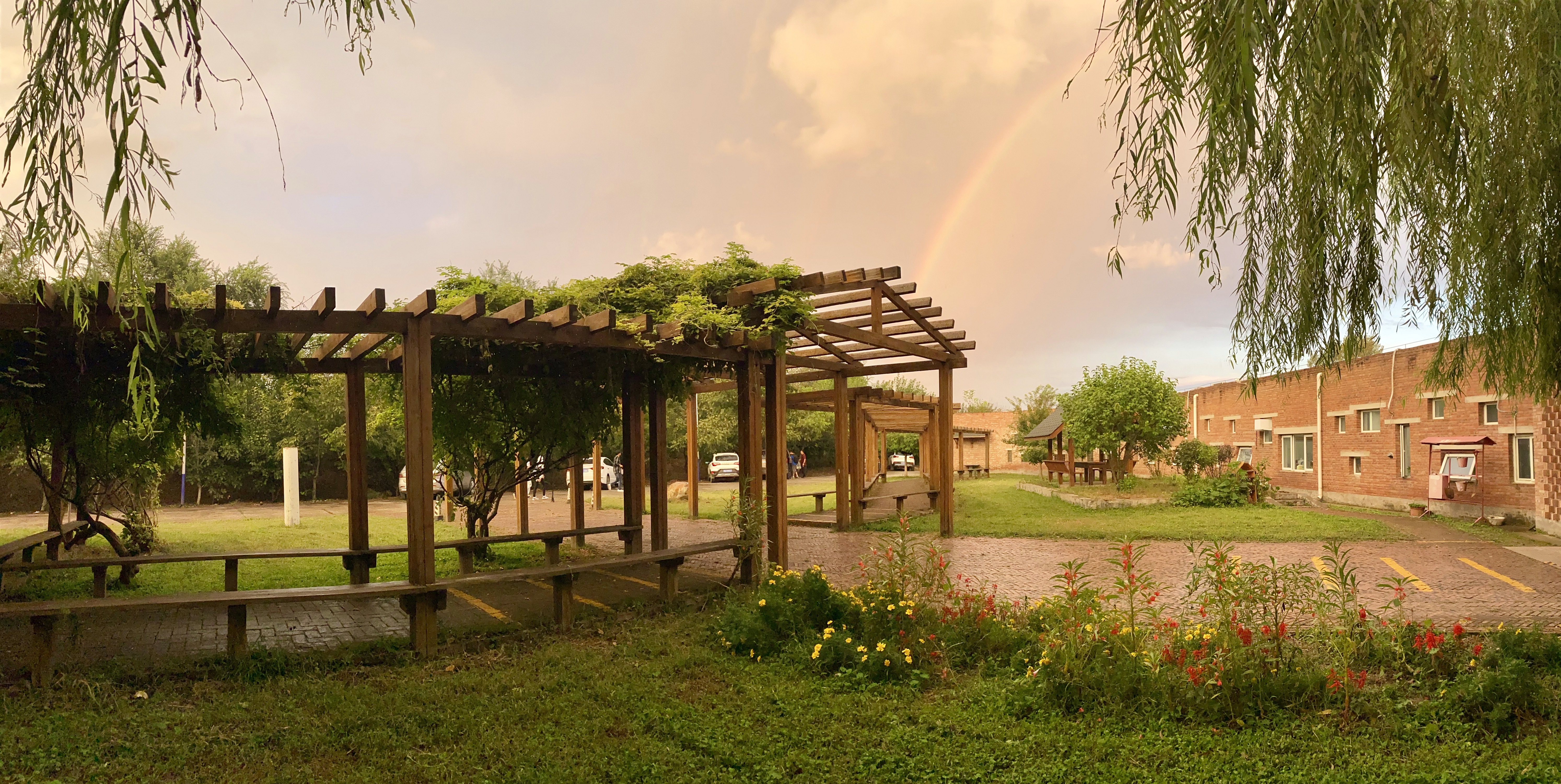  p>日日新学堂成立于2006年,深耕创新教育14年,现有在校教师100余名