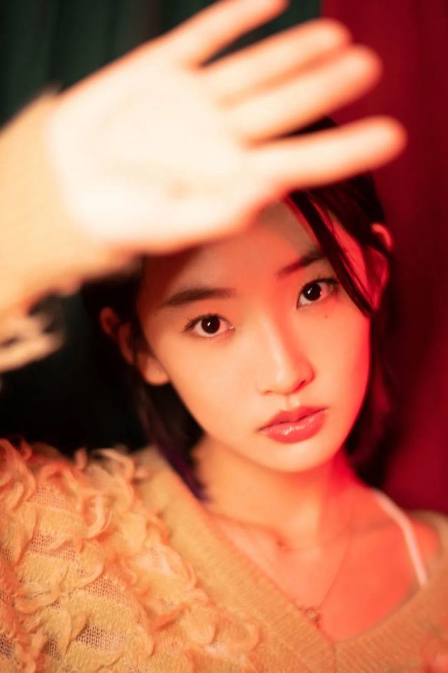  p data-id="gncoen4g4s">周依然,1996年10月30