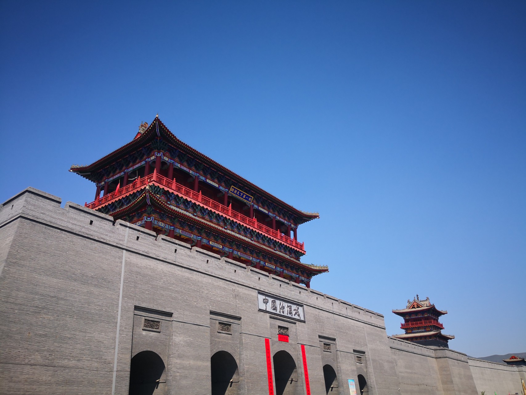 清香型白酒生产基地,是涵盖白酒生产,储藏,销售等各个环节,融合旅游