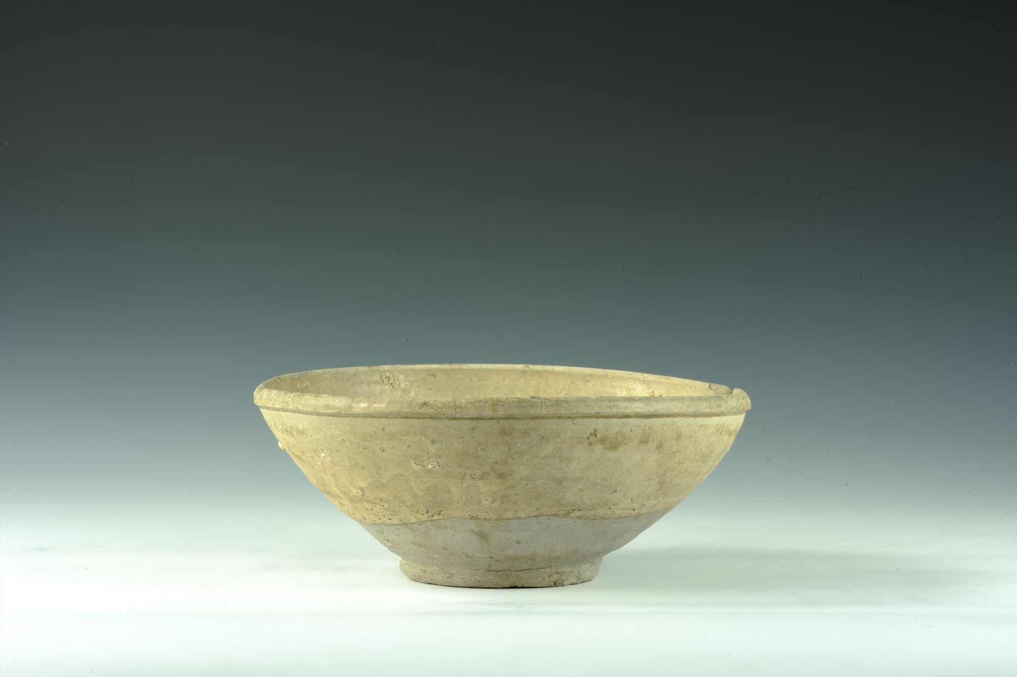 宋代青釉敛口瓷碗