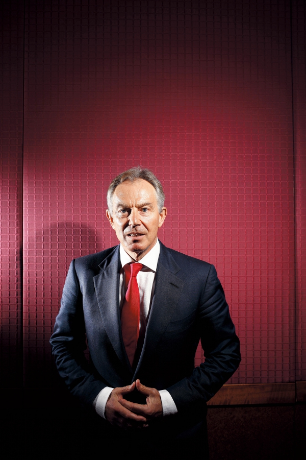 6日—,香港译作:贝理雅,台湾译作:东尼·布莱尔),出生于英国苏格兰 a