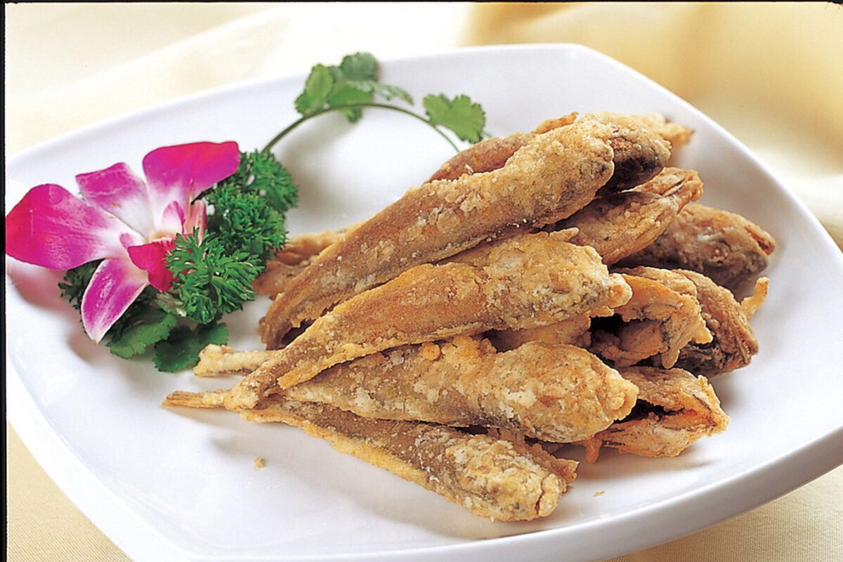  p>香煎小黄花是以小黄花鱼为主食材油炸支撑的食品. /p>