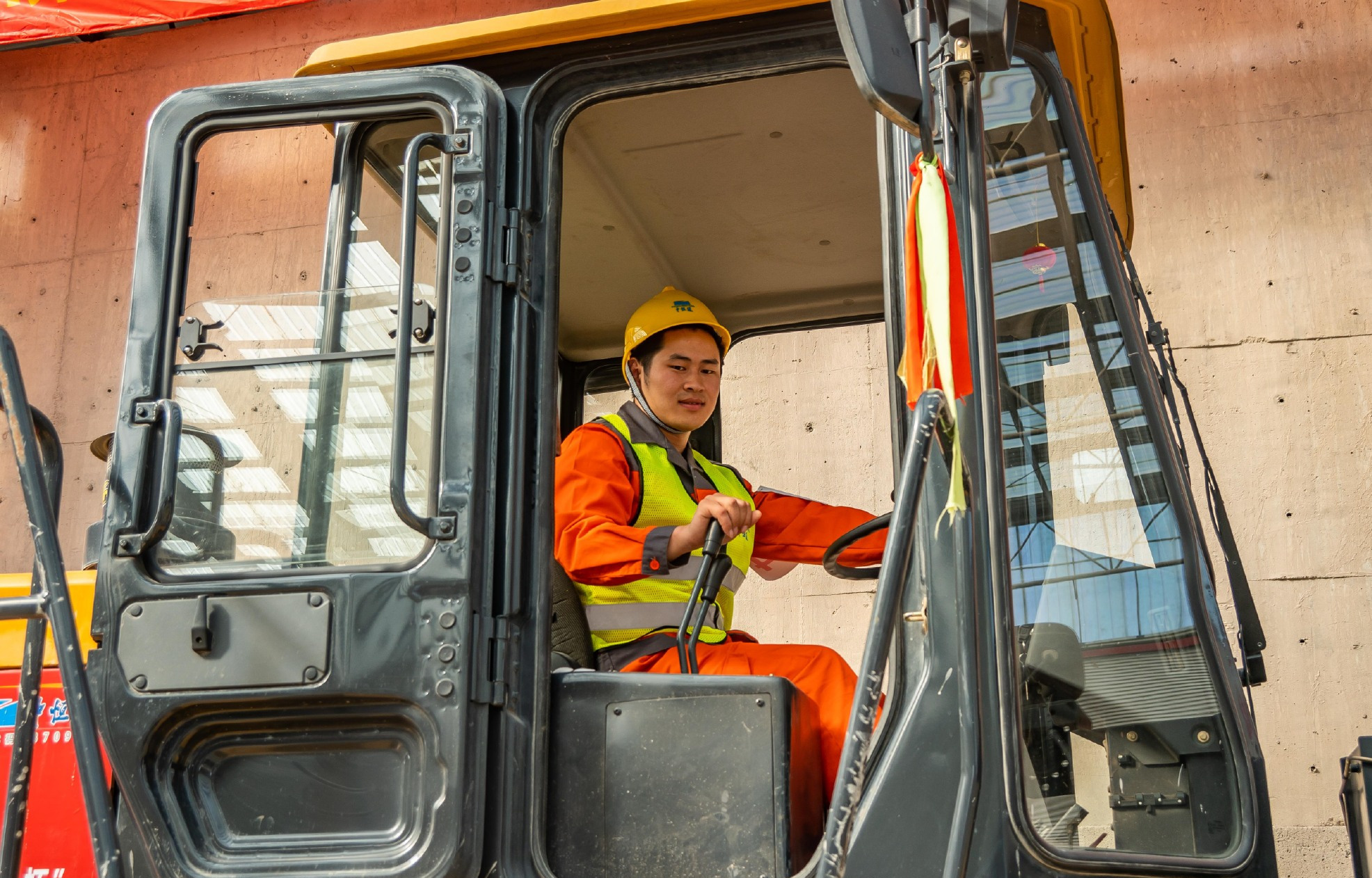 程元富,苏州中恒通路桥股份有限公司装载机操工.